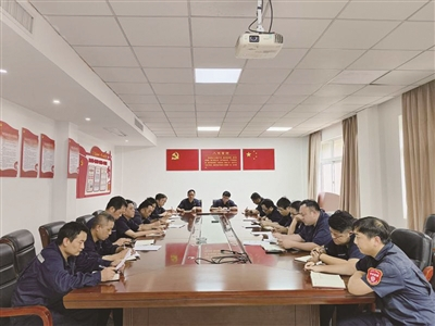 黨旗映紅爐火